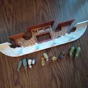 Noah's Ark Shelf & Figurines